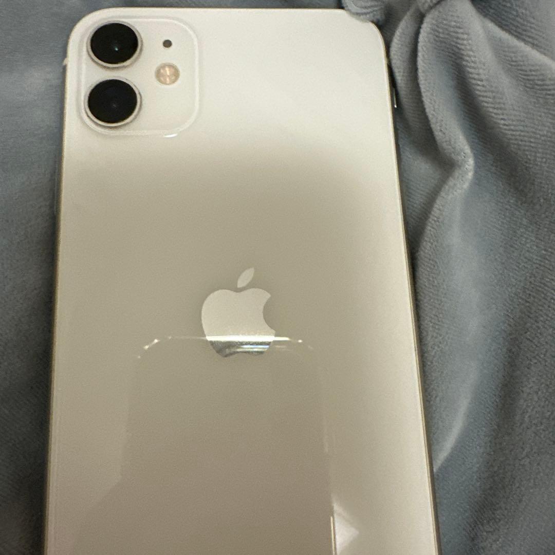 iPhone11本体　ホワイト