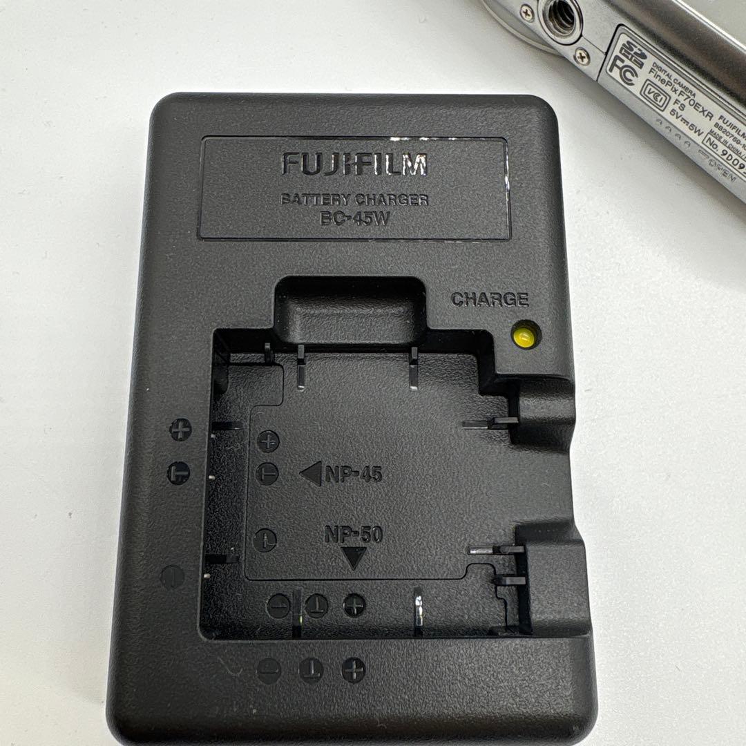 FUJIFILM FINEPIX F70 EXR 本体と付属品♠︎