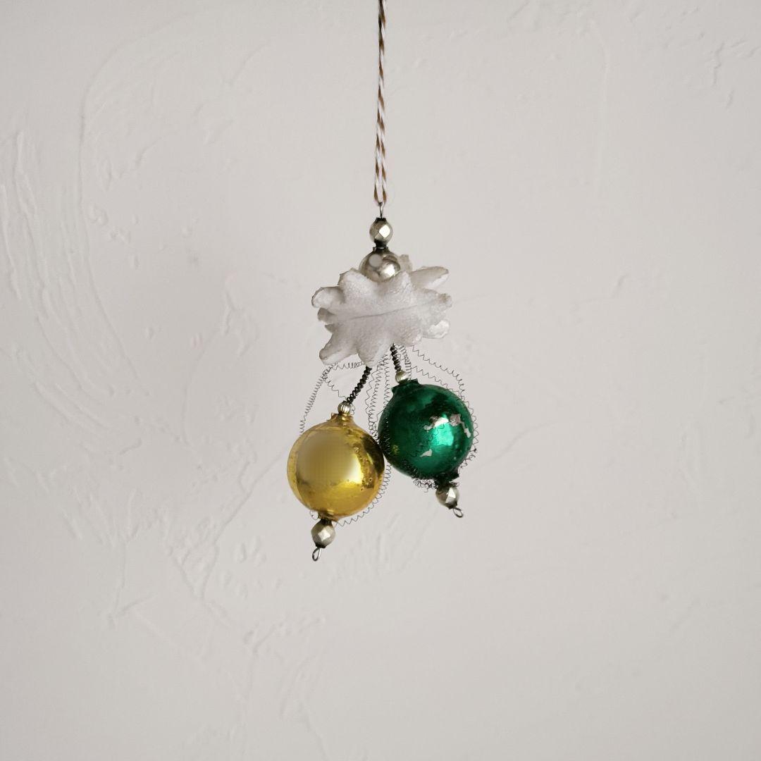 * antique beads ✳ グリーン＆イエロー 丸 オーナメント