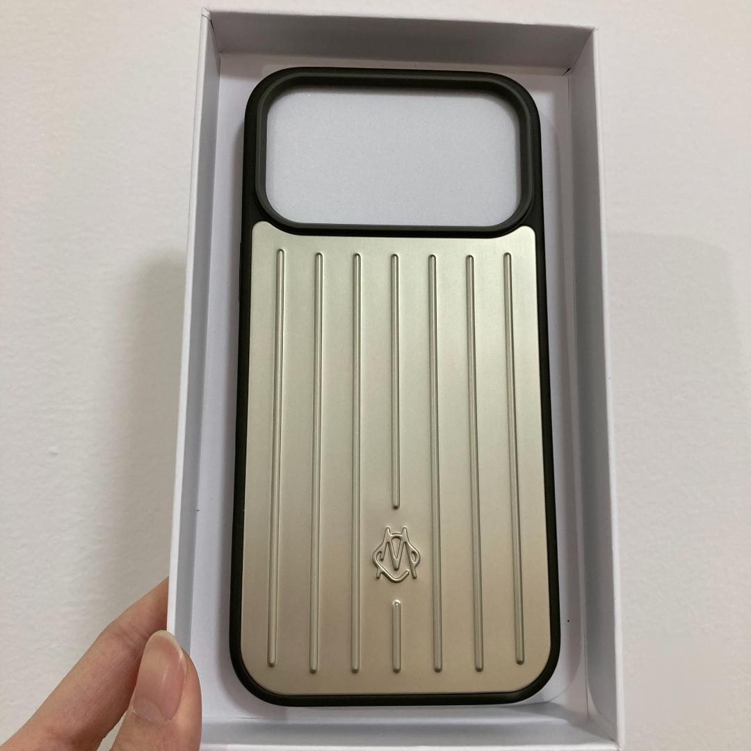新品未使用RIMOWA ゴールド ストライプ iPhone16Proケース