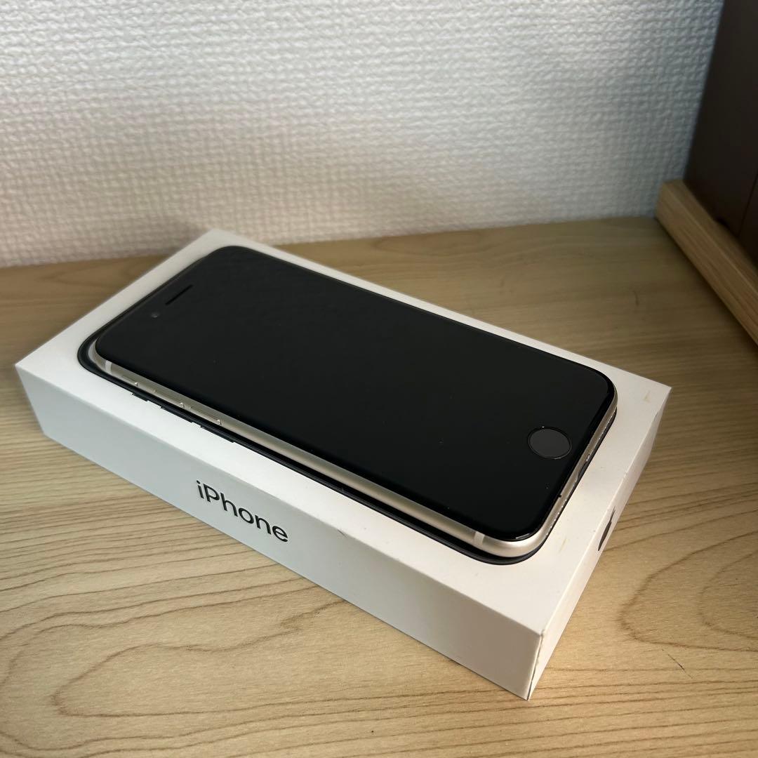 【極美品】iPhone SE3 64GB SIMフリー
