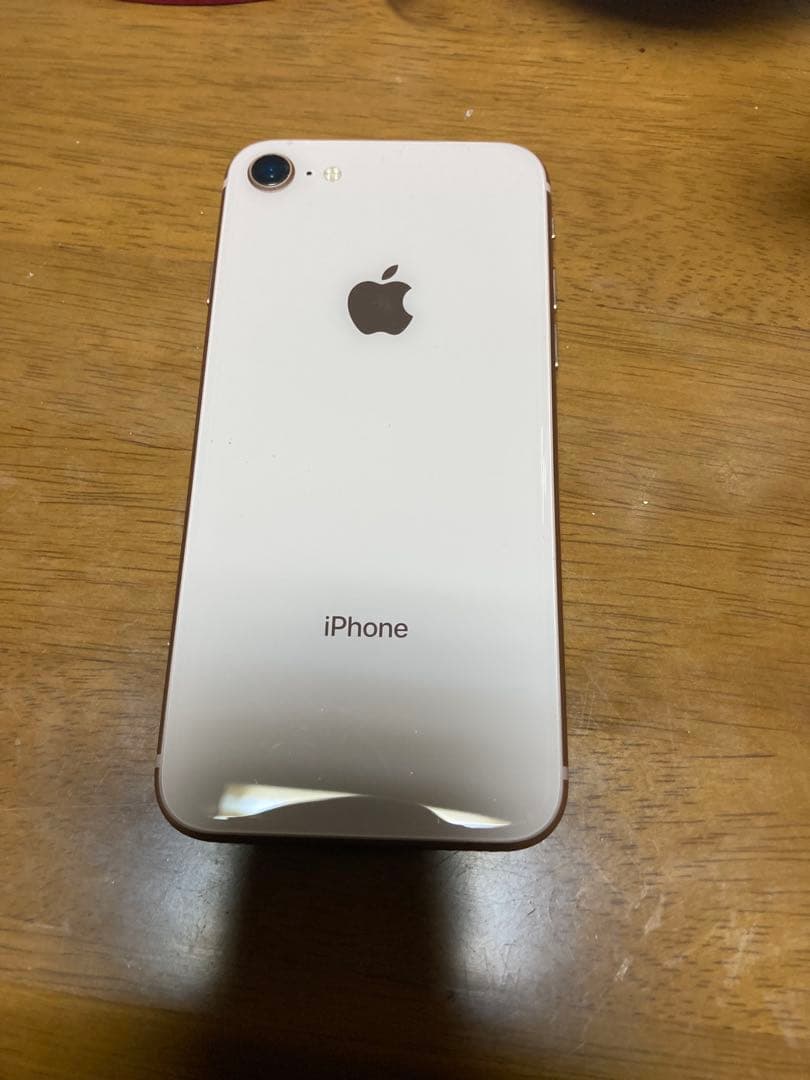 Apple iPhone 8 ゴールド 本体　キャリアdocomo