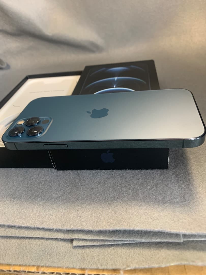 超美品　国内版　SIMフリー　iPhone12 Pro 256GB