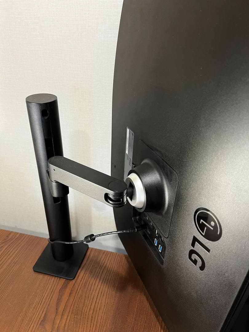 【美品】LG ディスプレイ WQHD 27インチ（アームスタンドを標準付属）