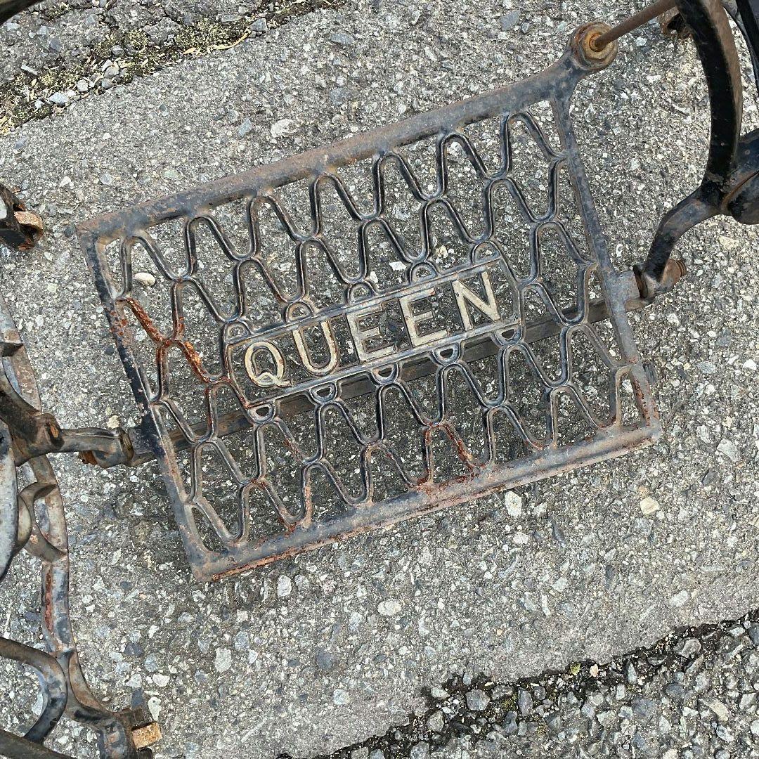 人と被らないぞ‼️足踏みミシン『QUEEN』個体数僅か⁉️テーブル製作用⭕️