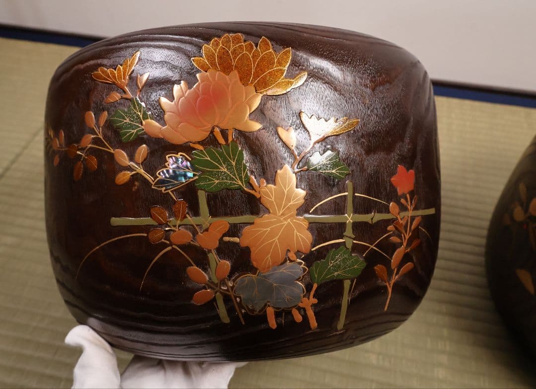 桐火鉢一対 幅31cm 菊 金蒔絵 草花 木箱 古民具 漆芸【MB263】