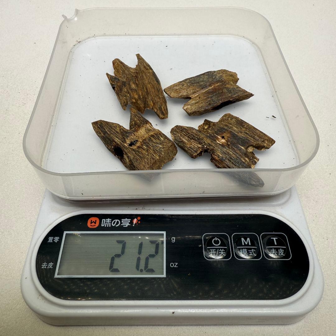 R007 天然沈水沈香木詰め合わせ　21.2g