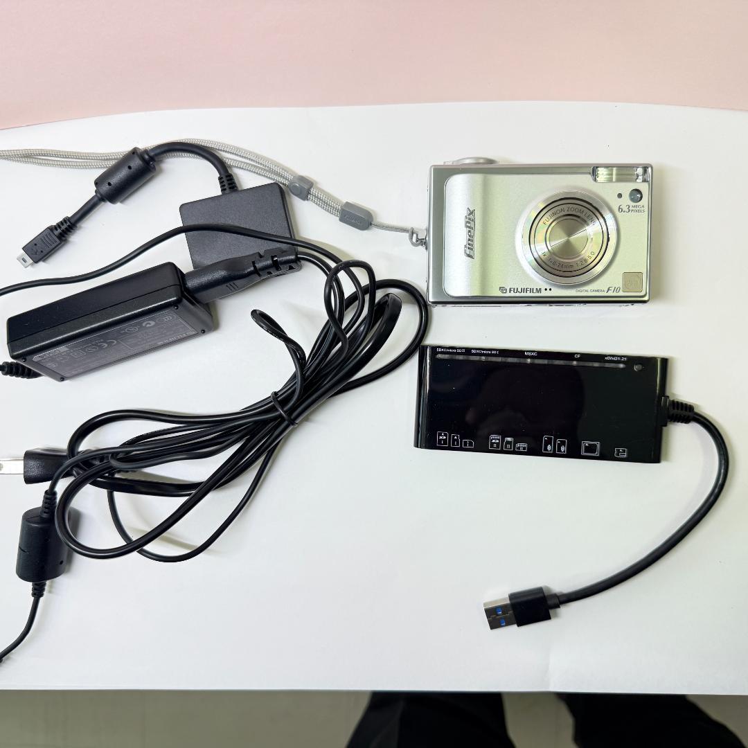 FUJIFILM FinePix F10 【名機コンデジ　超美品・フル付属】