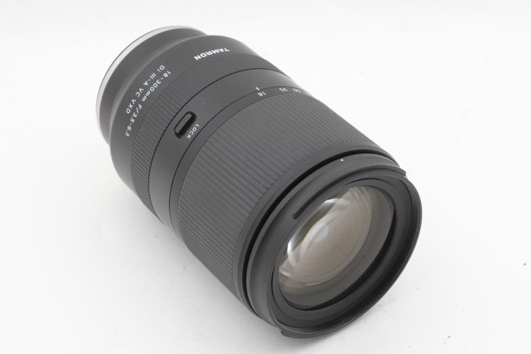 TAMRON 18-300mm F3.5-6.3 Di III-A レンズ