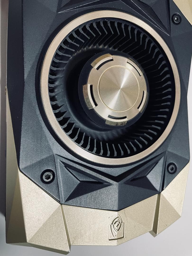 美品NVIDIA TITAN V 12GB HBM2 (V100と同等コア )