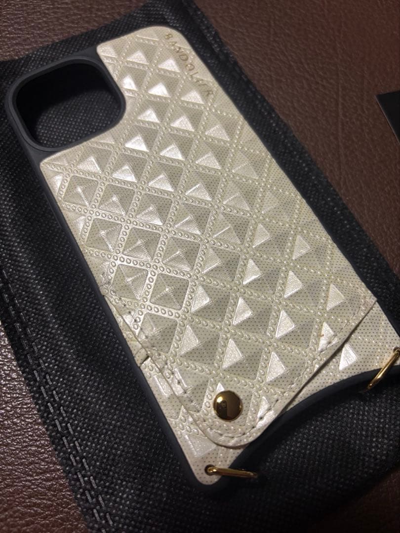 BANDOLIER iPhone15 バンドリヤー
