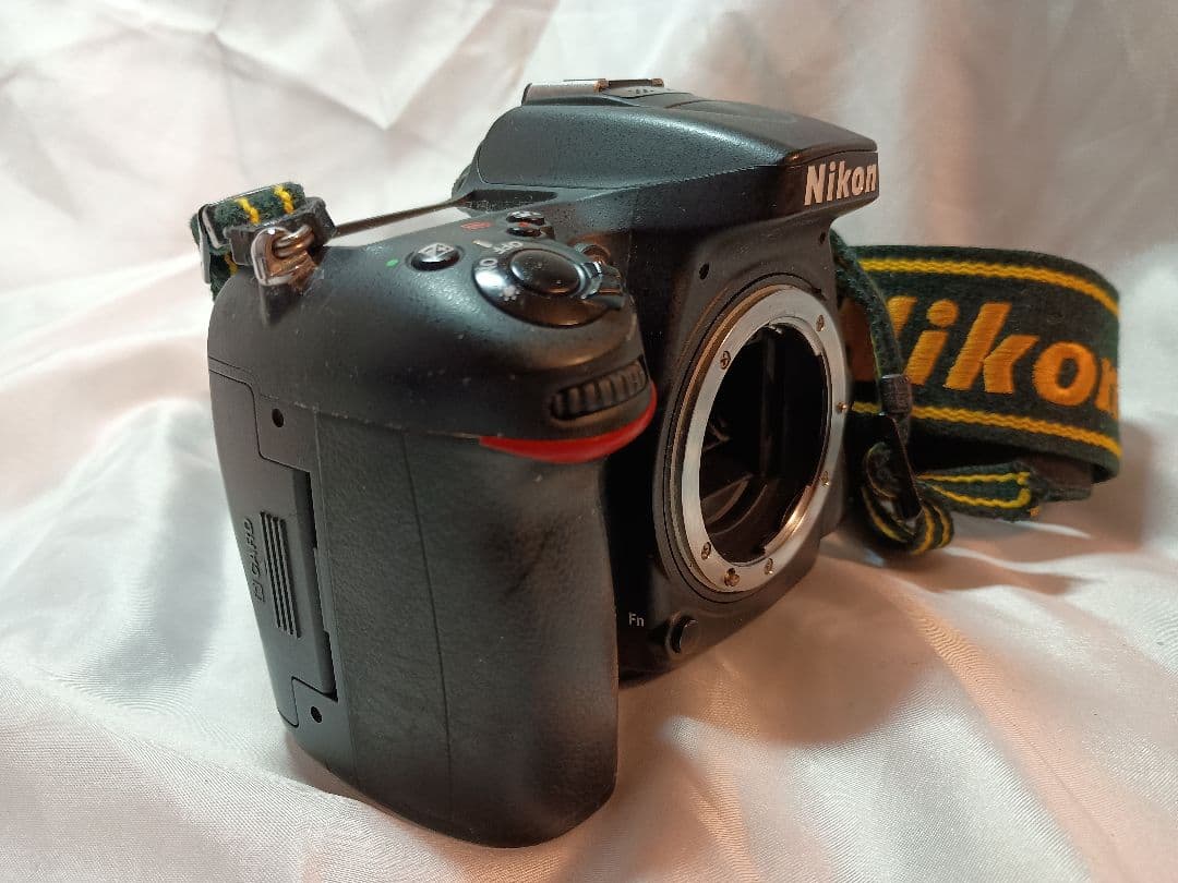 Nikon D7100 デジタル一眼レフカメラ　単焦点とズームのレンズ2本付き