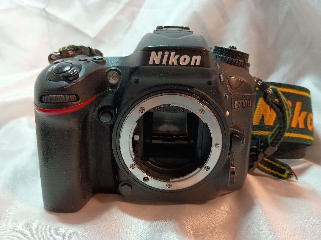 Nikon D7100 デジタル一眼レフカメラ　単焦点とズームのレンズ2本付き