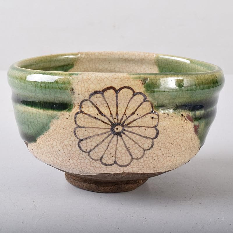 茶道具　加藤春岱作　織部焼　古織部　菊文　茶碗　仕覆・時代箱付　V　R8213