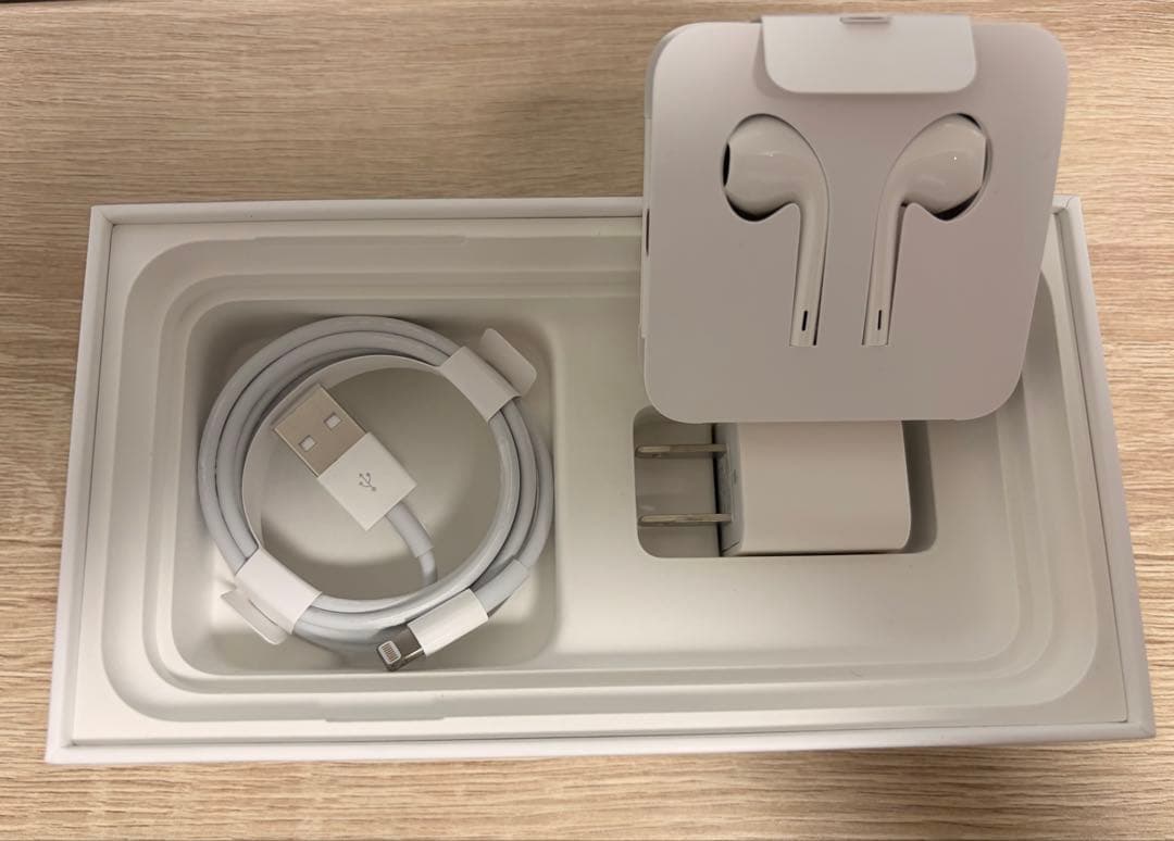 iPhone11 128GB ホワイト 美品 バッテリー82%