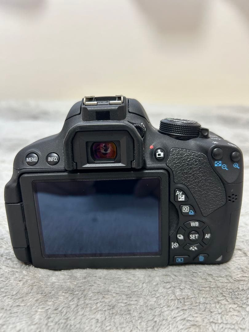 Canon EOS Kiss X7i ダブルズームキット★リングにベタつきアリ