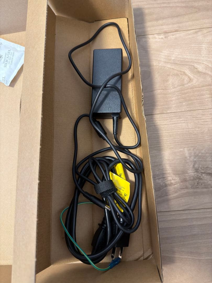 DELL Inspiron 14 シルバー