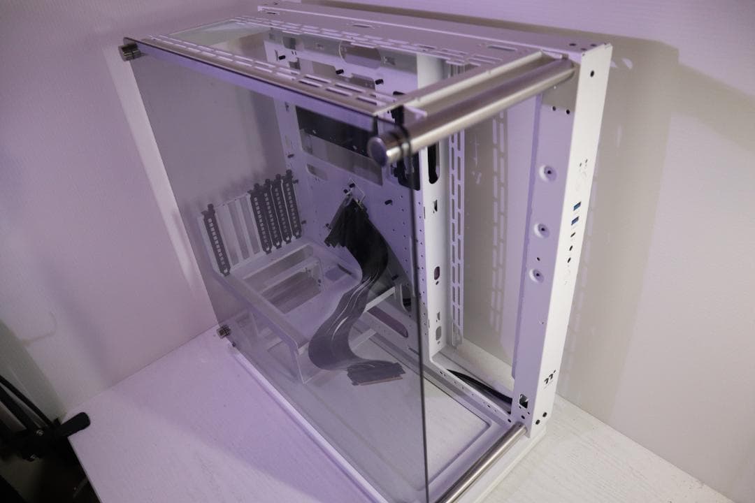 Thermaltake サーマルテイク オープンフレーム ホワイト