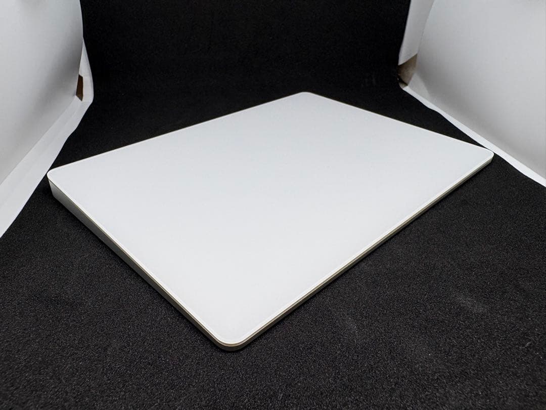Magic Trackpad 2 本体とケーブル付き