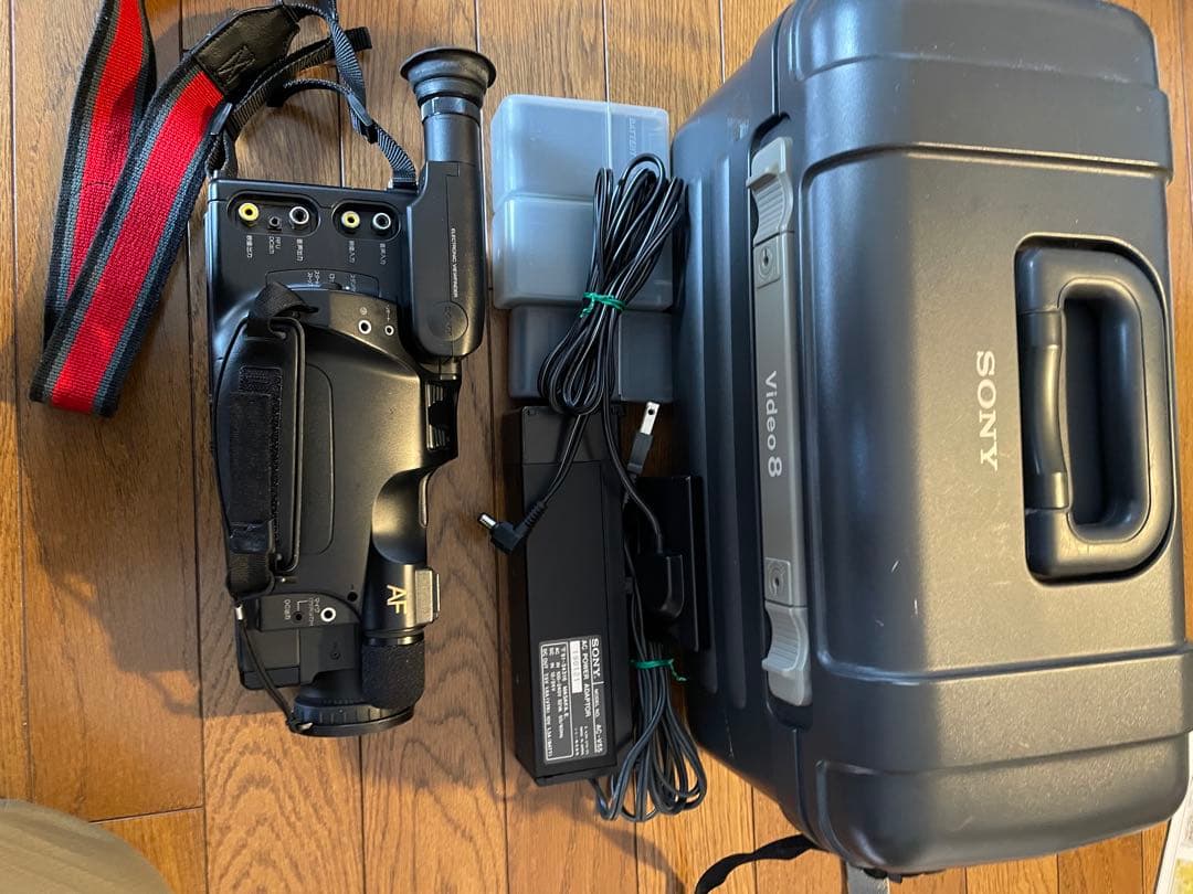 sony ８ミリビデオカメラCCD-F330/F30 （取扱説明書付）
