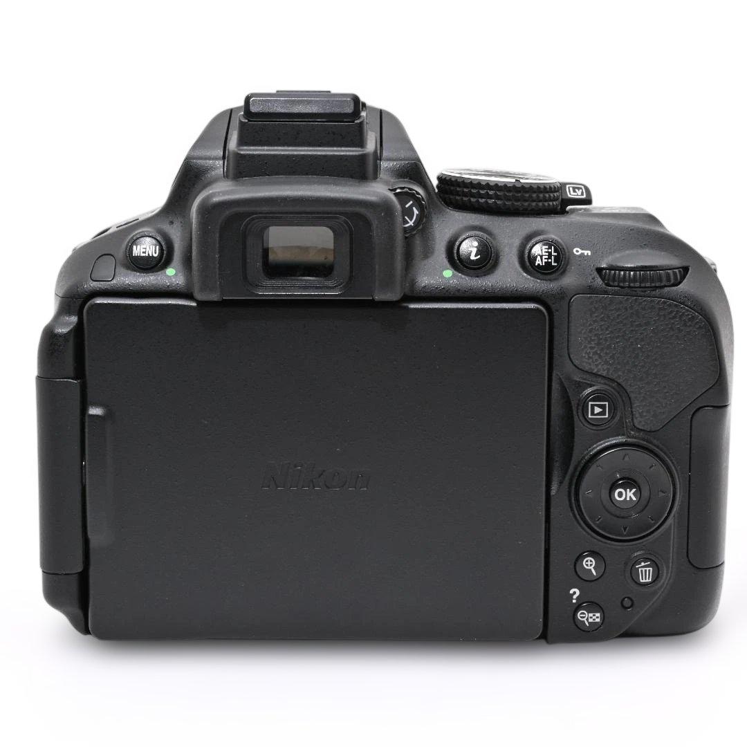 【ほぼ新品・ショット数2,347枚】 Nikon D5300 ダブルズームキット