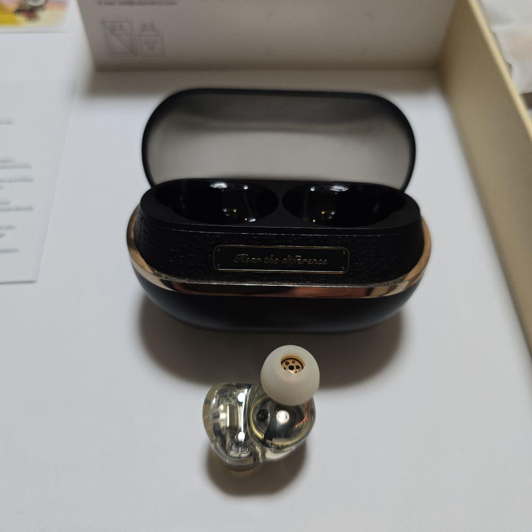 SOUNDPEATS H3 左耳とケース