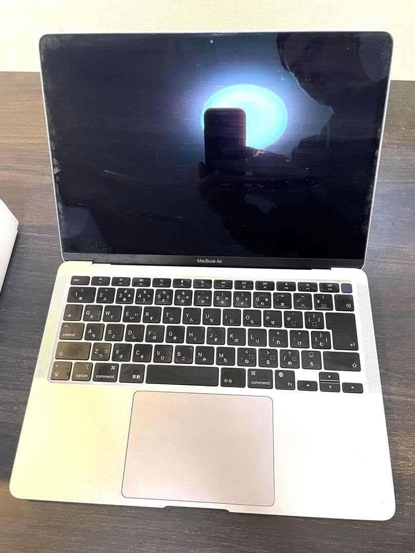 【動作確認済】MacBookAir本体シルバー 8GB 256GB 充電器箱付き