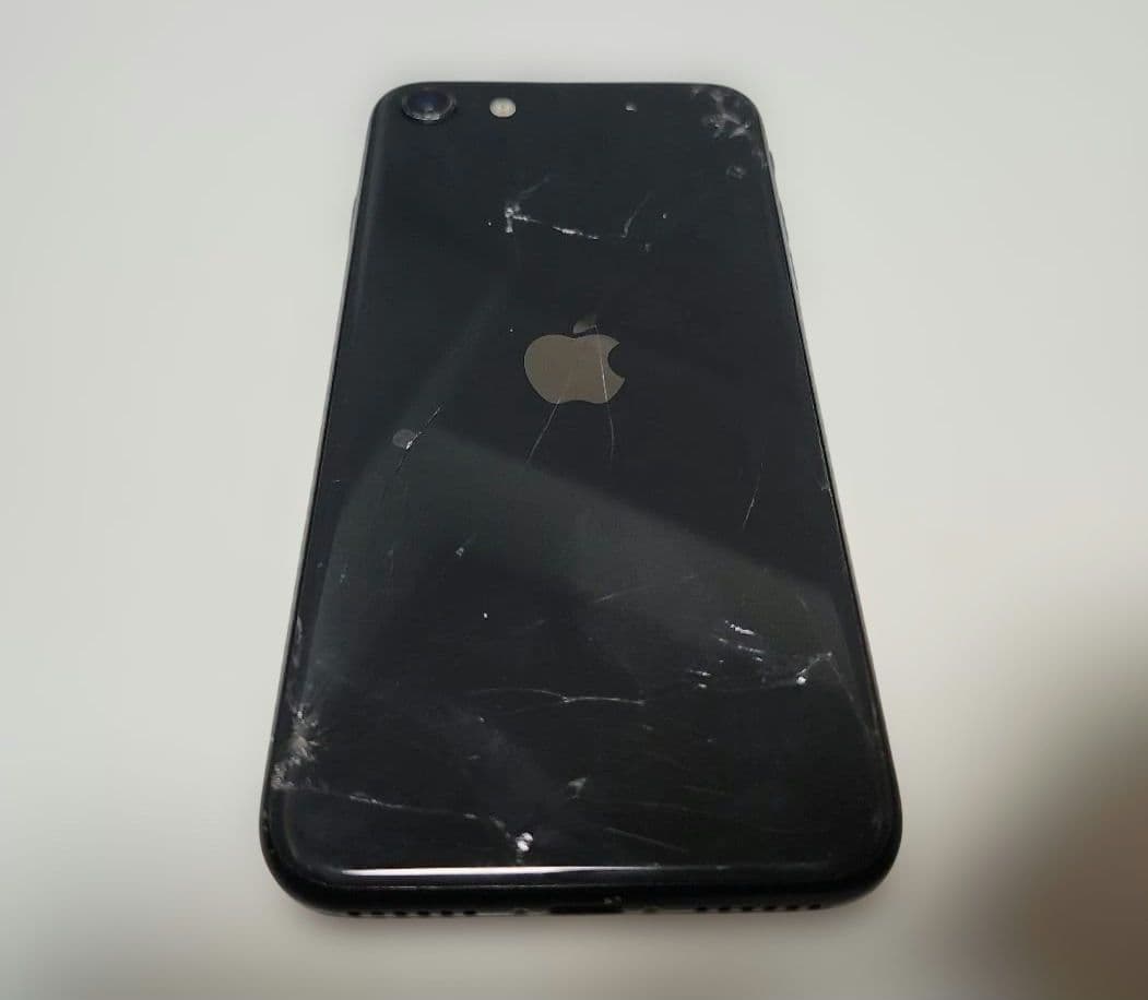 Apple iPhone SE2 ブラック 64G　画面割れあり