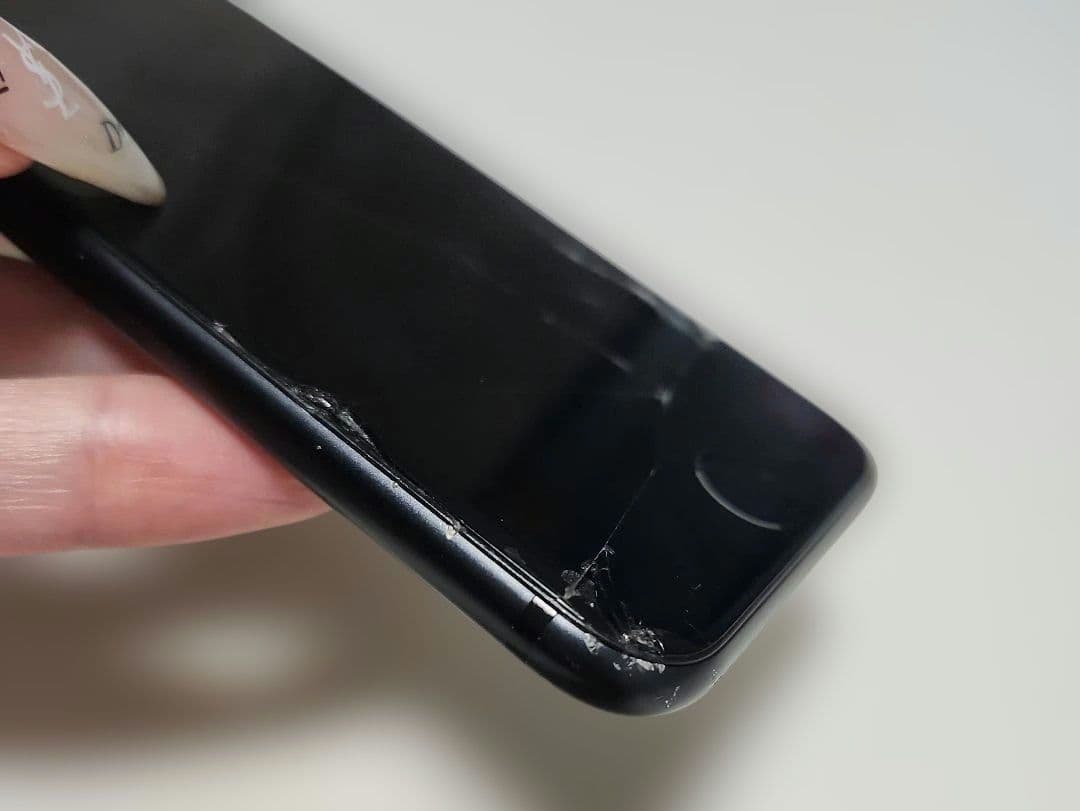 Apple iPhone SE2 ブラック 64G　画面割れあり
