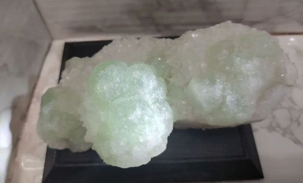 水晶でコーティングされたフローライトです。重さ409g