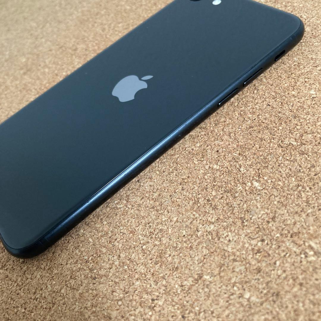 4136【早い者勝ち】美品☆電池新品☆iPhoneSE2 64GB SIMフリー