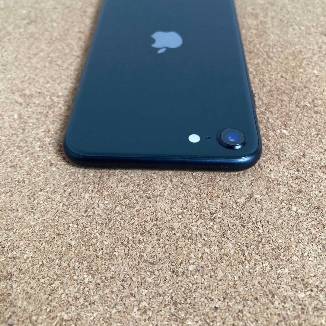 4136【早い者勝ち】美品☆電池新品☆iPhoneSE2 64GB SIMフリー