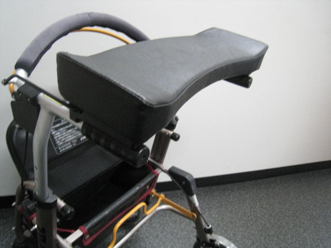 【送料無料】ナブテスコ 前腕支持型歩行車 REHAMO コンパル抑速ブレーキ ③