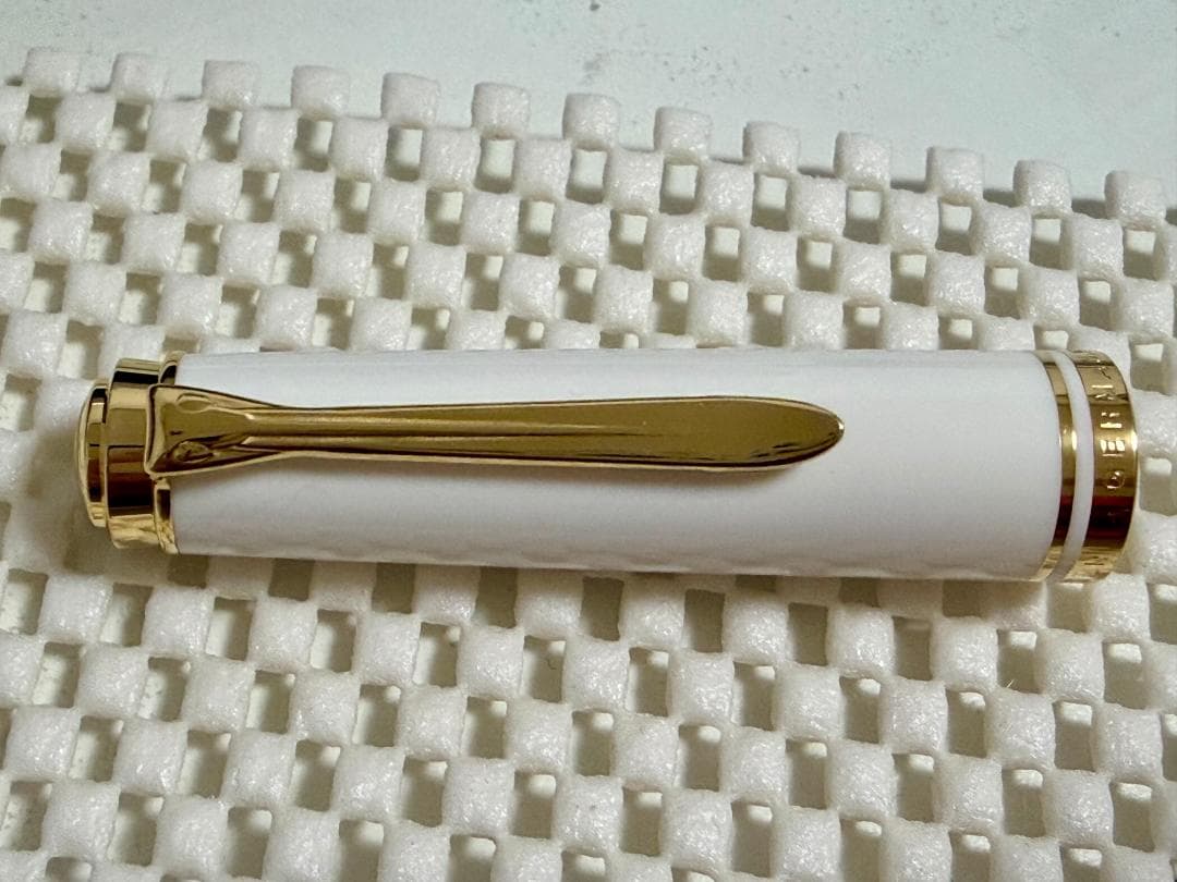 【保証期間内】Pelikan スーベレーンM600 細字 レッドホワイト 万年筆