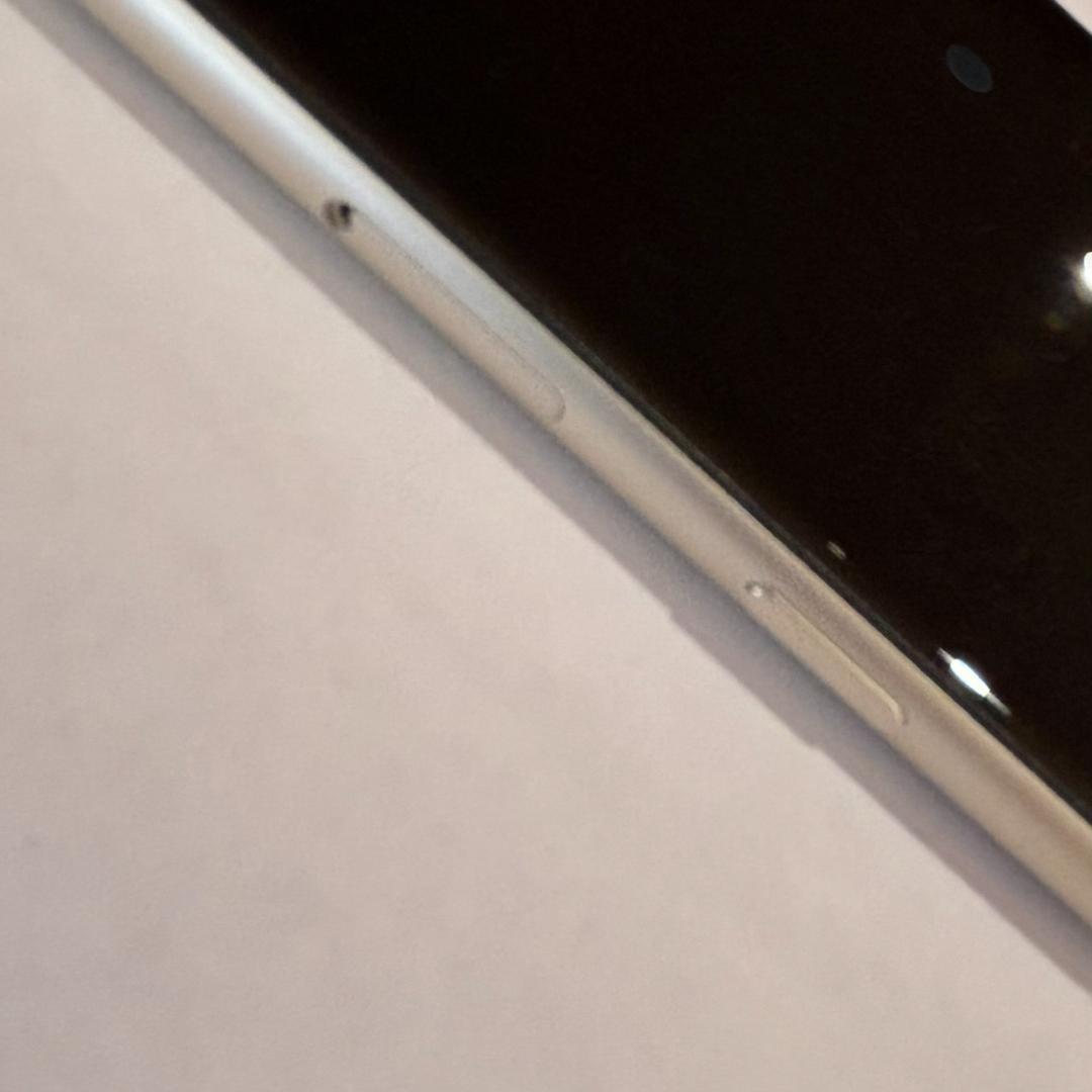 iPhone SE3 64Gb SIMフリー スターライト　白色　603091