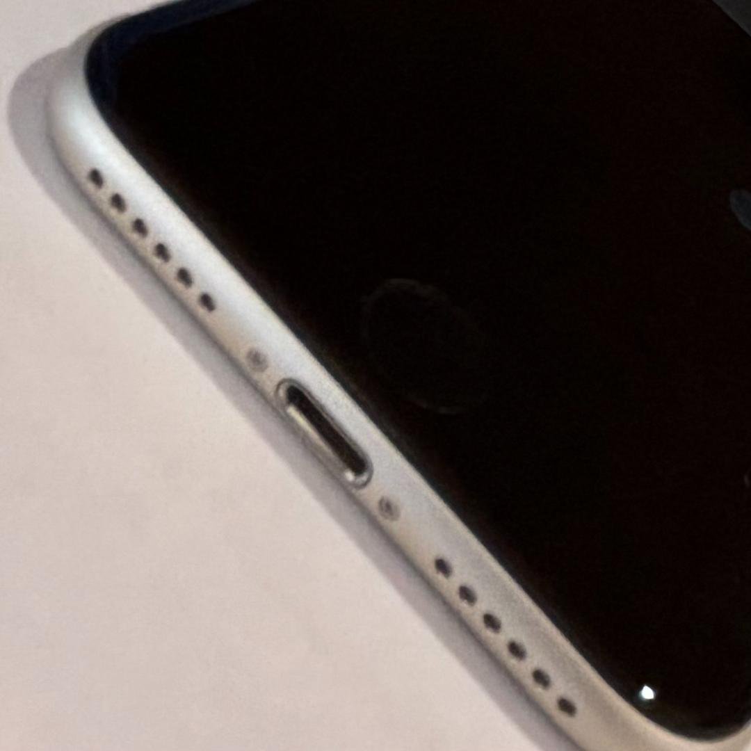 iPhone SE3 64Gb SIMフリー スターライト　白色　603091