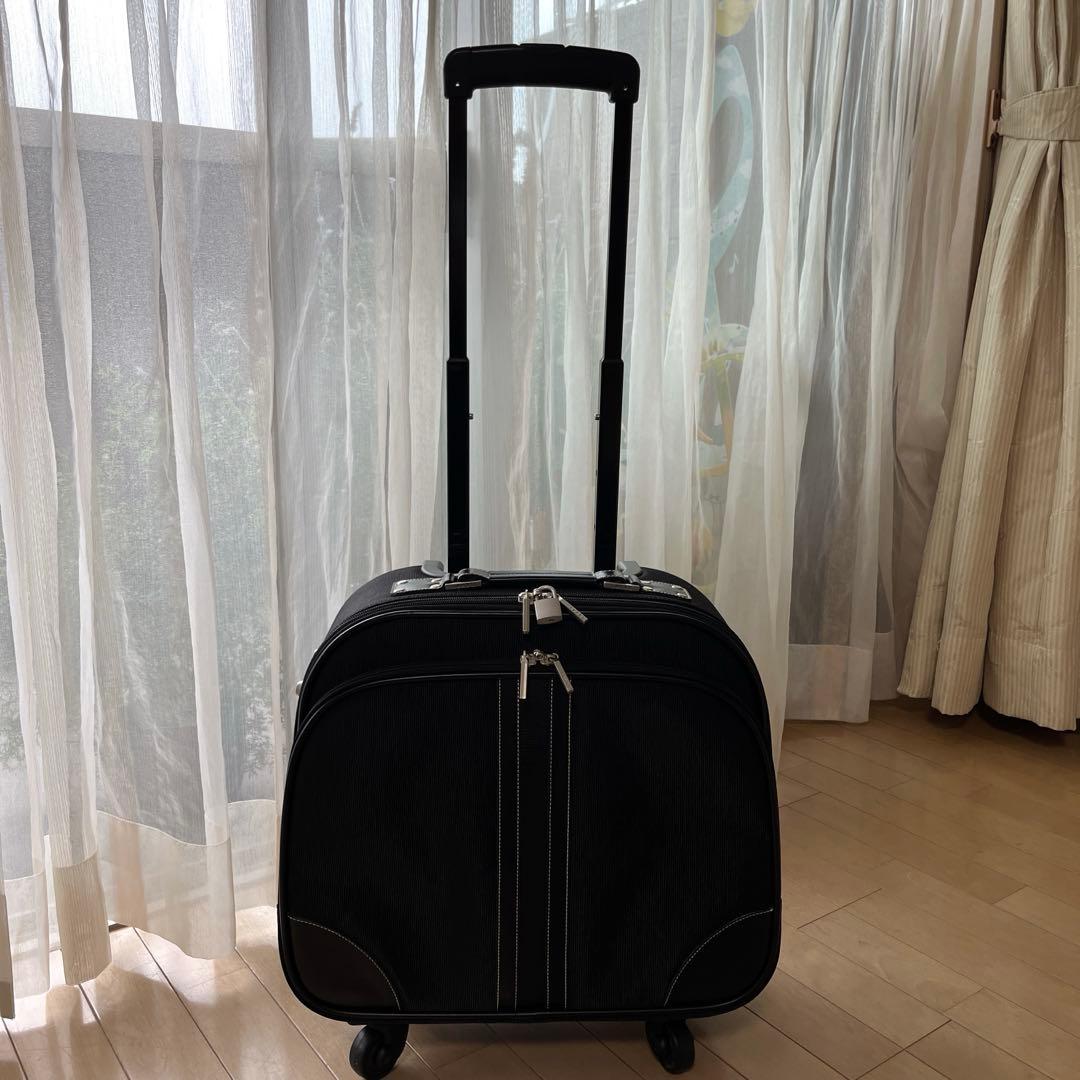 スワニーキャリーバッグ　旅行 機内持ち込み 南京錠2個付き 4輪