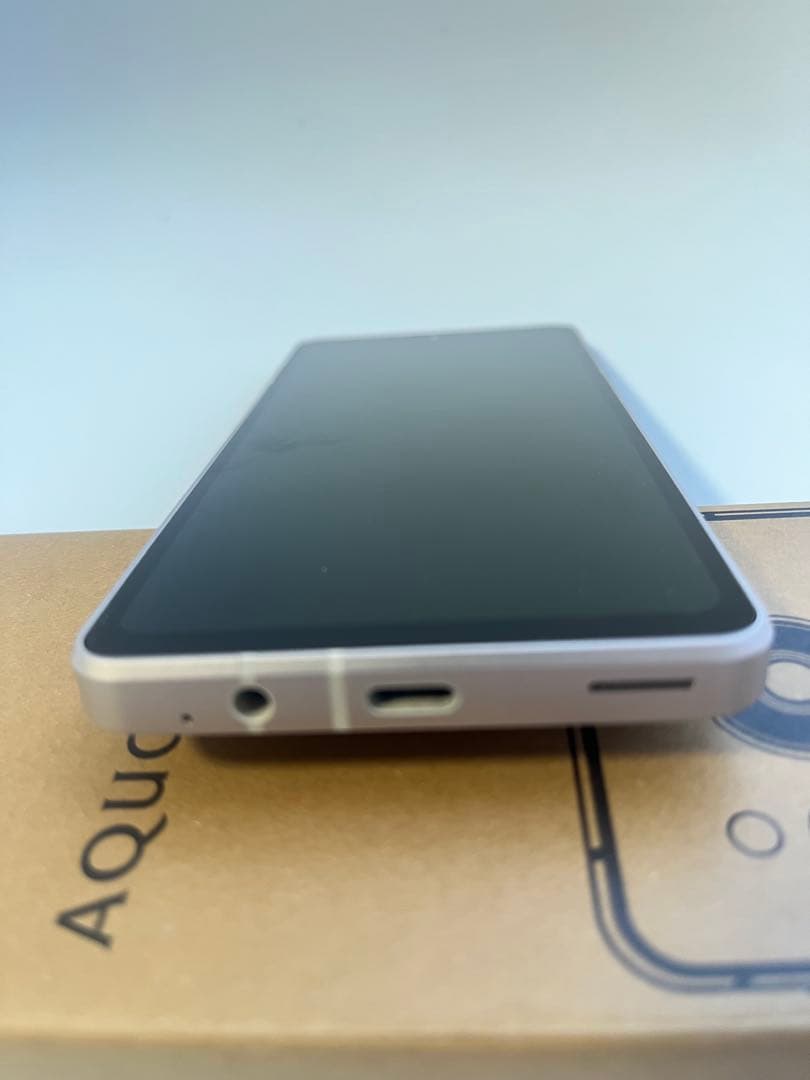 【美品】AQUOS sense8 docomo カッパー SIMフリー 箱付き