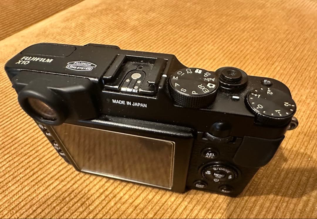 FUJIFILM X10 コンパクトデジタルカメラ ブラック