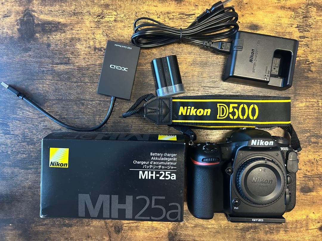Nikon D500 ボディ シャッター1.1万回 美品 動作良好 付属品あり