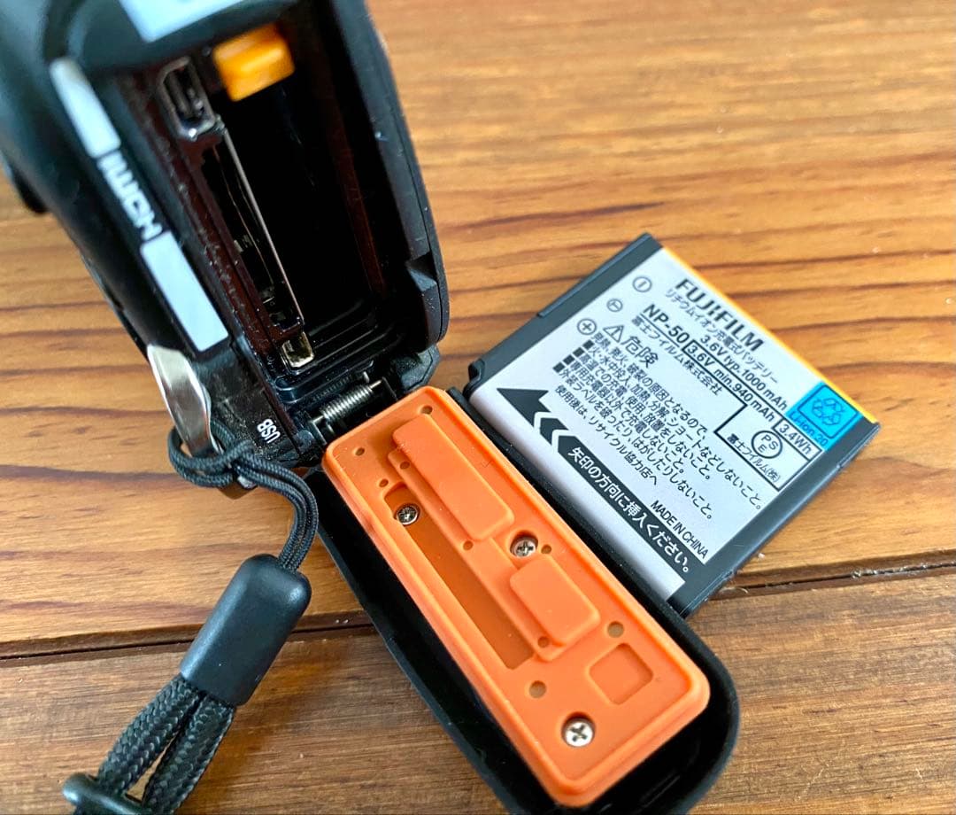 Fujifilm Finepix XP200 デジタルカメラ 防水　耐衝撃