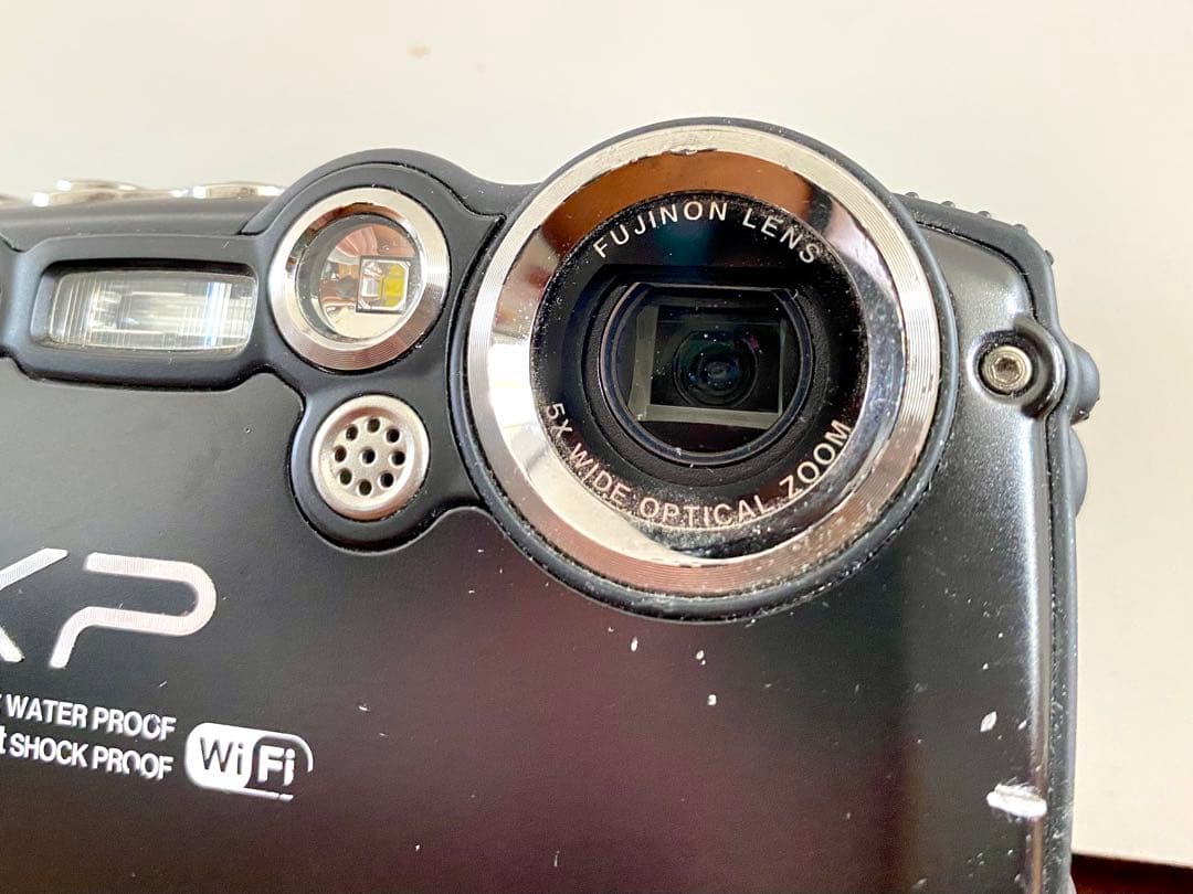 Fujifilm Finepix XP200 デジタルカメラ 防水　耐衝撃