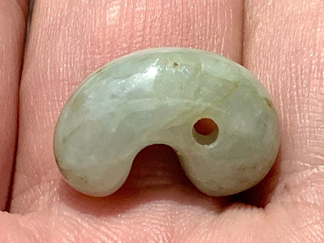 ✳希少色*黄色味混じり　糸魚川翡翠ジェダイト勾玉　ソーティング付本物を‼️