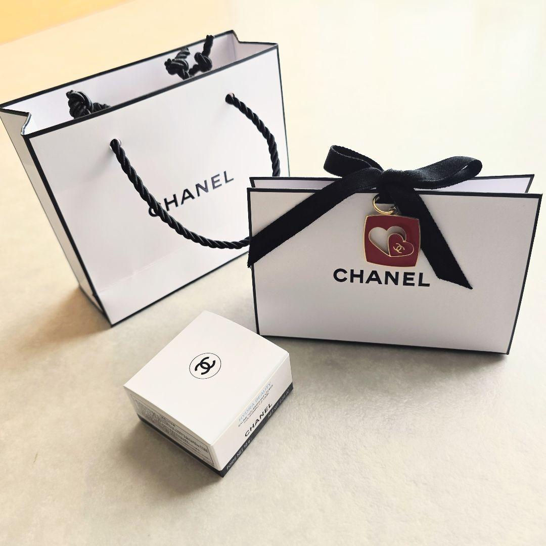 CHANELイドゥラビューティーリップバーム新品、未開封、限定チャーム付き