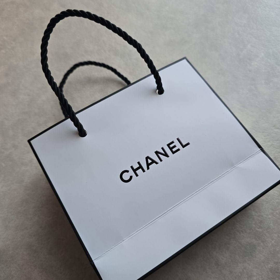 CHANELイドゥラビューティーリップバーム新品、未開封、限定チャーム付き