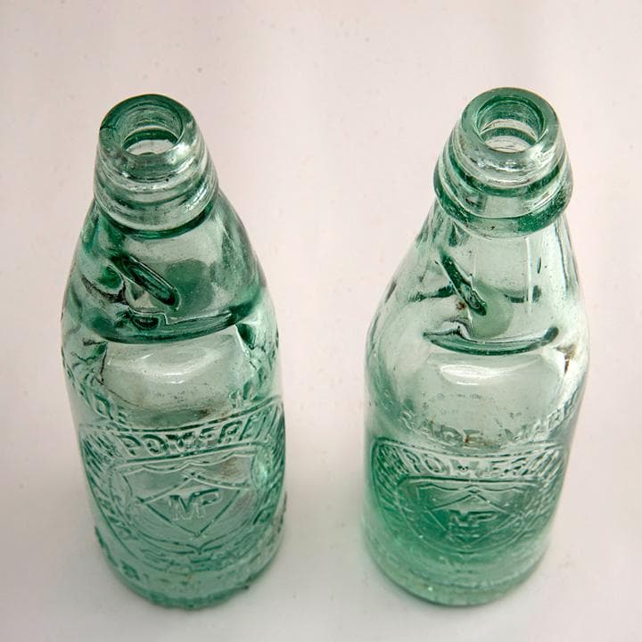 レトロな炭酸水のコッドボトル、ヴィンテージガラス瓶 二本セット（英国製）