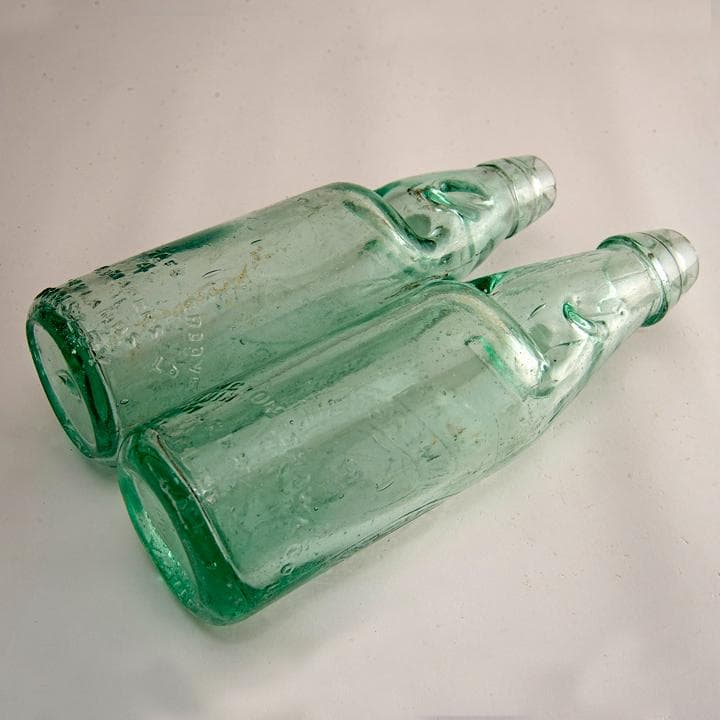 レトロな炭酸水のコッドボトル、ヴィンテージガラス瓶 二本セット（英国製）