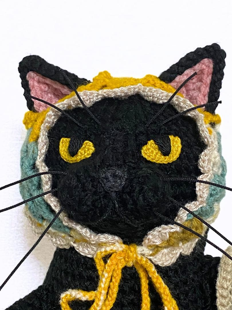 いちご摘みの黒猫さんのあみぐるみ