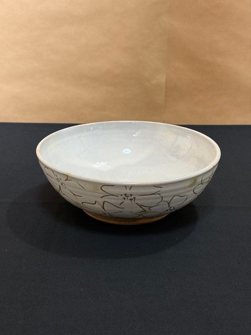 益子焼　花模様の大きな陶器ボウル　盛り鉢　大鉢 陶芸家　作陶家