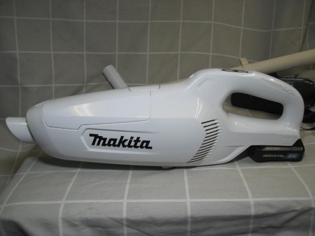マキタ 10.8V 充電式クリーナー CL107FD バッテリ―・充電器付